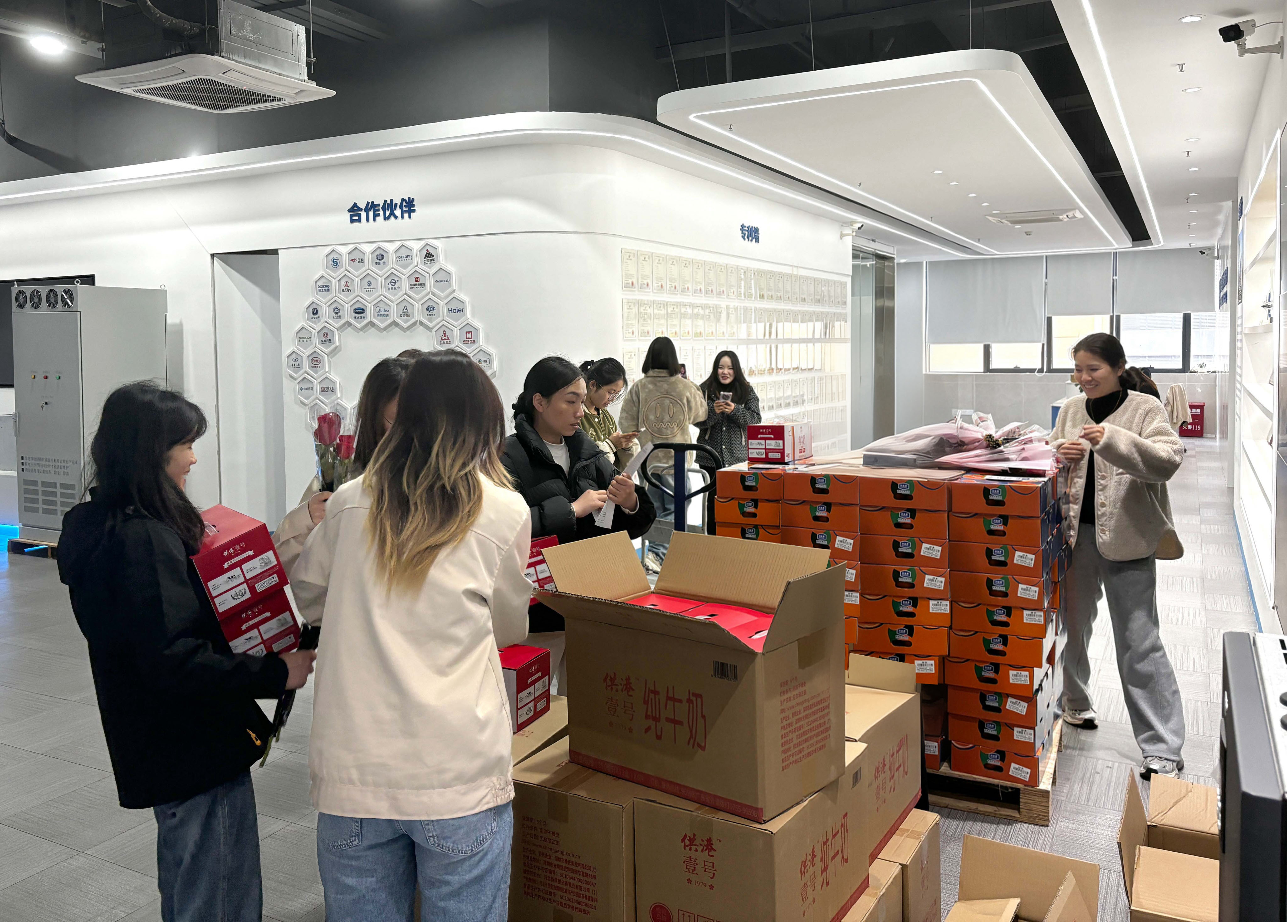 太阳集团tyc122cc女神节特辑:巾帼不让须眉,女神节,愿快乐如影随形,绽放你的独特光芒! 太阳集团tyc122cc女神节特辑:巾帼不让须眉,女神节,愿快乐如影随形,绽放你的独特光芒!