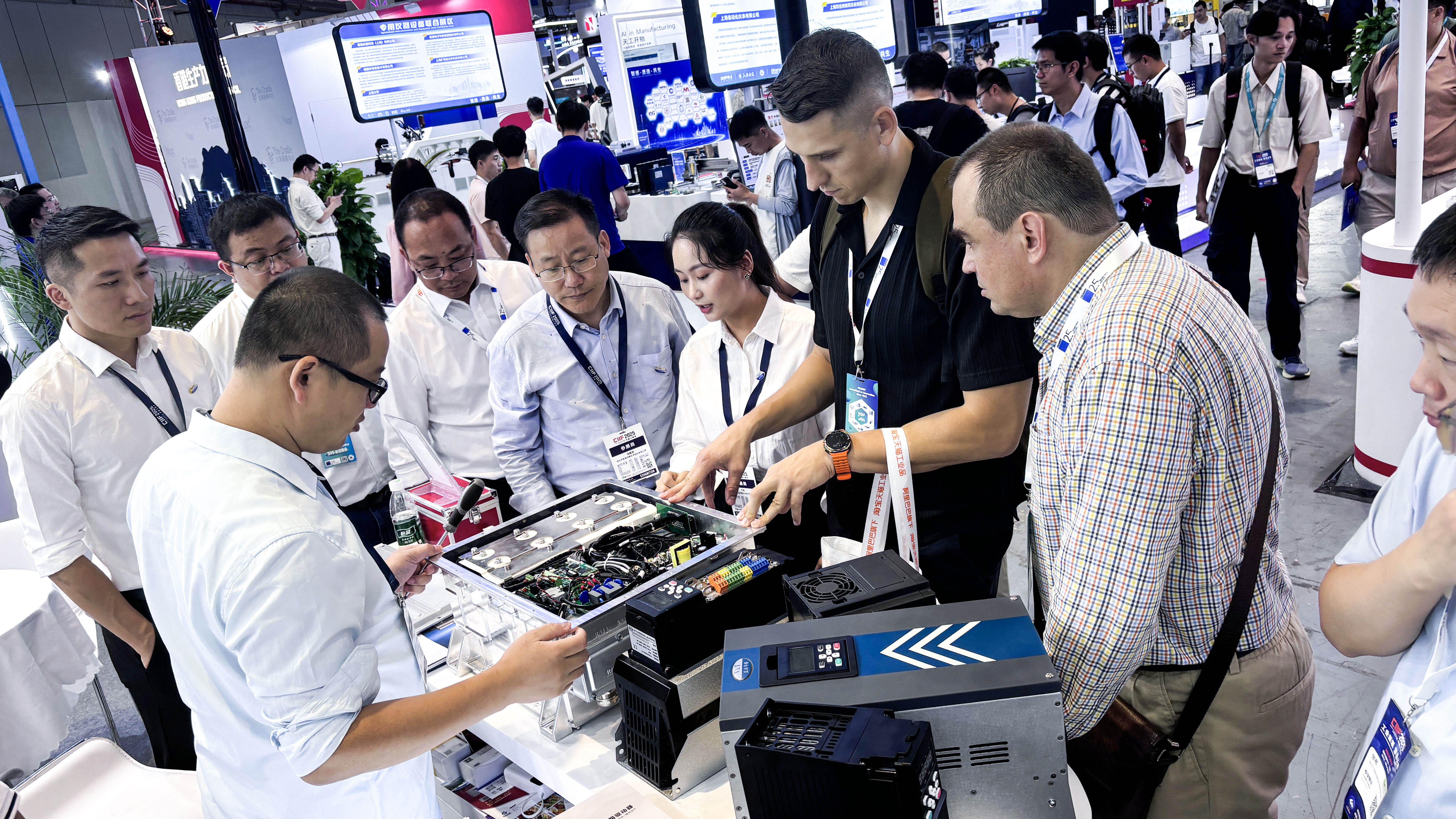 【工博会直击】2025上海工博会首日晨光:太阳集团tyc122cc深耕新能源与工业自动化智能制造,以技术诠释实力! 【工博会直击】2025上海工博会首日晨光:太阳集团tyc122cc深耕新能源与工业自动化智能制造,以技术诠释实力!